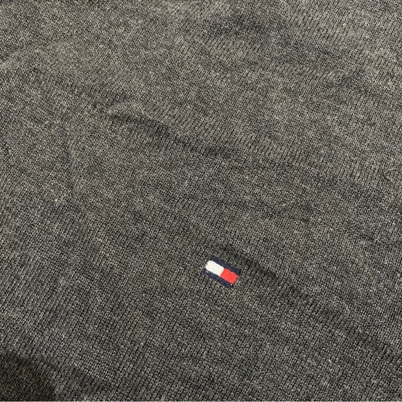 Tommy Hilfiger Sz L Mens Knit Sweater Grey Logo V-Neck Pullover Jumper - Picture 3 of 14